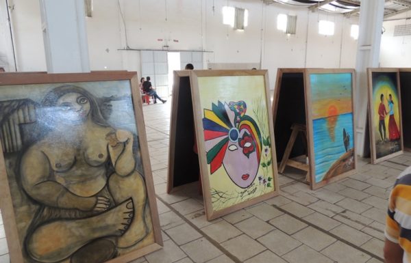 Artesaos expoem os paineis artisticos que enfeitarao o carnaval de Itapoa 2017 21