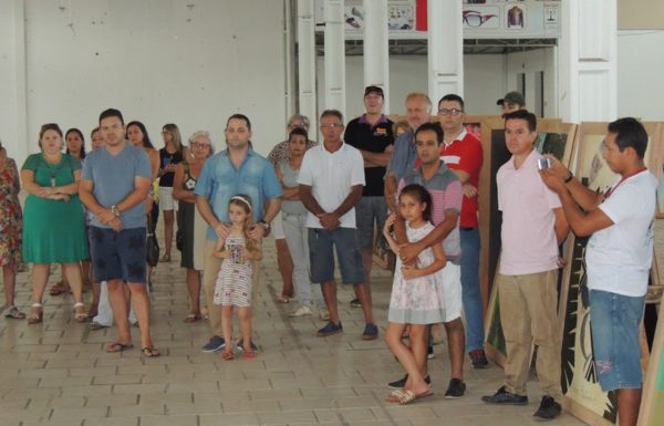 Artesaos expoem os paineis artisticos que enfeitarao o carnaval de Itapoa 2017 33