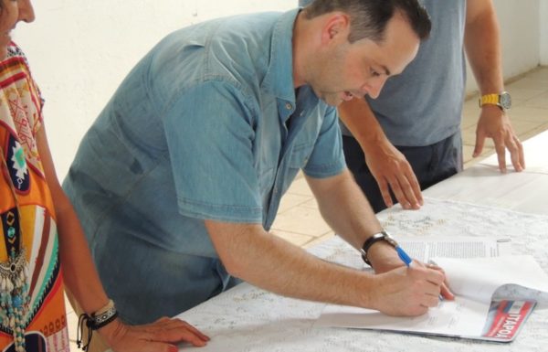 Artesaos expoem os paineis artisticos que enfeitarao o carnaval de Itapoa 2017 37