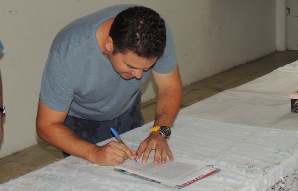 Artesaos expoem os paineis artisticos que enfeitarao o carnaval de Itapoa 2017 39