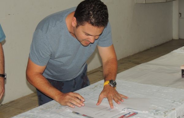 Artesaos expoem os paineis artisticos que enfeitarao o carnaval de Itapoa 2017 40