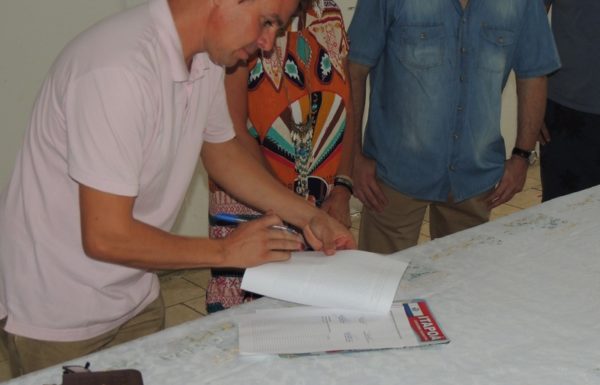 Artesaos expoem os paineis artisticos que enfeitarao o carnaval de Itapoa 2017 45