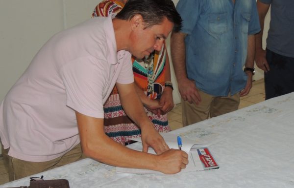 Artesaos expoem os paineis artisticos que enfeitarao o carnaval de Itapoa 2017 46