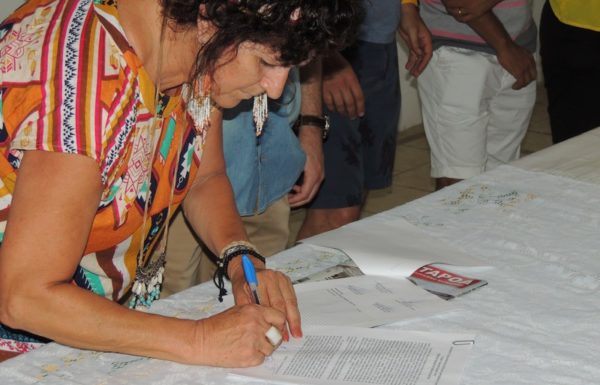 Artesaos expoem os paineis artisticos que enfeitarao o carnaval de Itapoa 2017 51