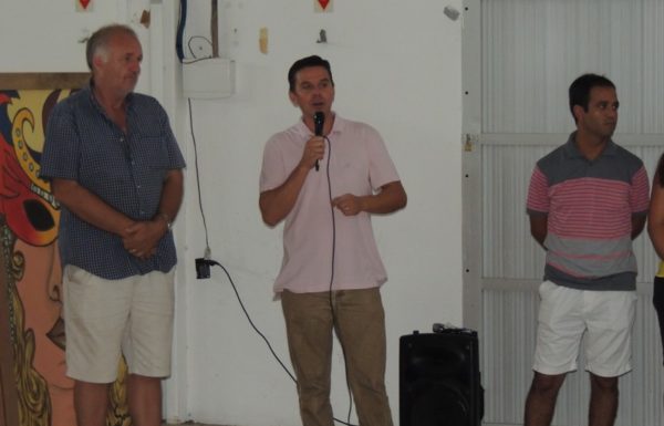 Artesaos expoem os paineis artisticos que enfeitarao o carnaval de Itapoa 2017 56