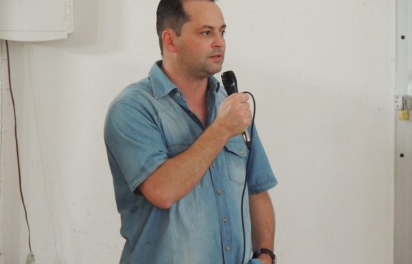 Artesaos expoem os paineis artisticos que enfeitarao o carnaval de Itapoa 2017 64