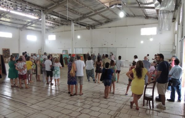 Artesaos expoem os paineis artisticos que enfeitarao o carnaval de Itapoa 2017 66