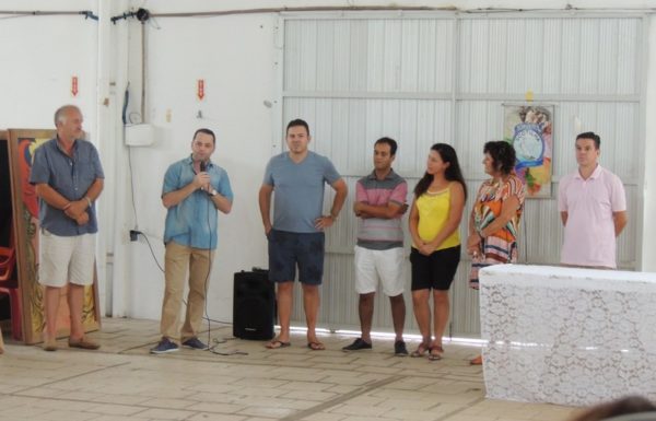 Artesaos expoem os paineis artisticos que enfeitarao o carnaval de Itapoa 2017 67