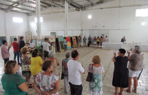 Artesaos expoem os paineis artisticos que enfeitarao o carnaval de Itapoa 2017 68