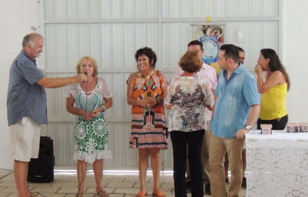 Artesaos expoem os paineis artisticos que enfeitarao o carnaval de Itapoa 2017 70