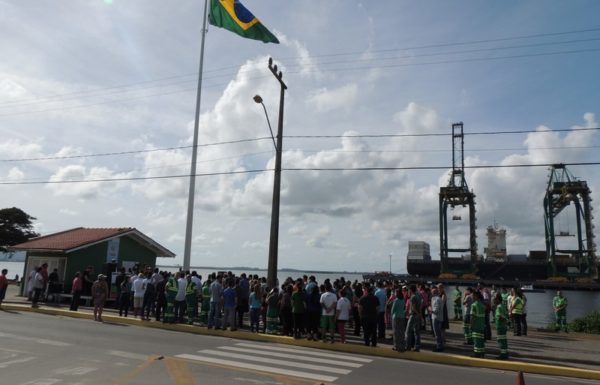 Praca da Bandeira inaugurada no Porto Itapoa 07