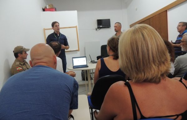 Reuniao esclarece duvidas sobre os aspectos tecnologicos do programa Rede de Vizinhos 07