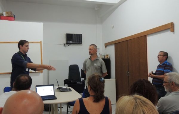 Reuniao esclarece duvidas sobre os aspectos tecnologicos do programa Rede de Vizinhos 08