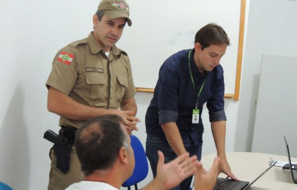 Reuniao esclarece duvidas sobre os aspectos tecnologicos do programa Rede de Vizinhos 11