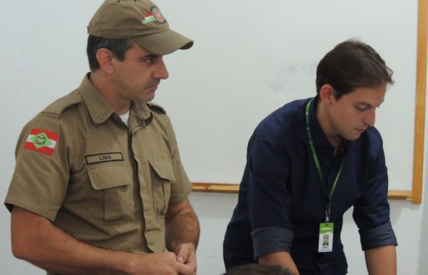 Reuniao esclarece duvidas sobre os aspectos tecnologicos do programa Rede de Vizinhos 12