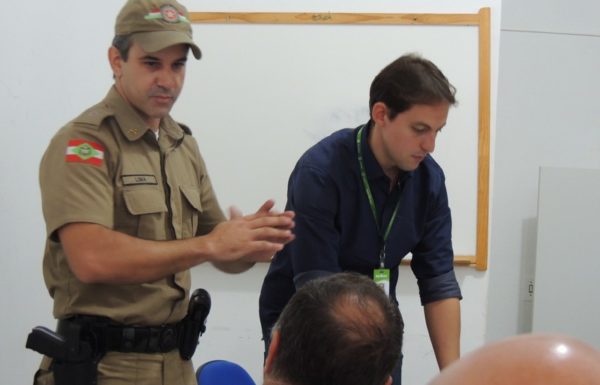 Reuniao esclarece duvidas sobre os aspectos tecnologicos do programa Rede de Vizinhos 13