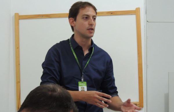 Reuniao esclarece duvidas sobre os aspectos tecnologicos do programa Rede de Vizinhos 18