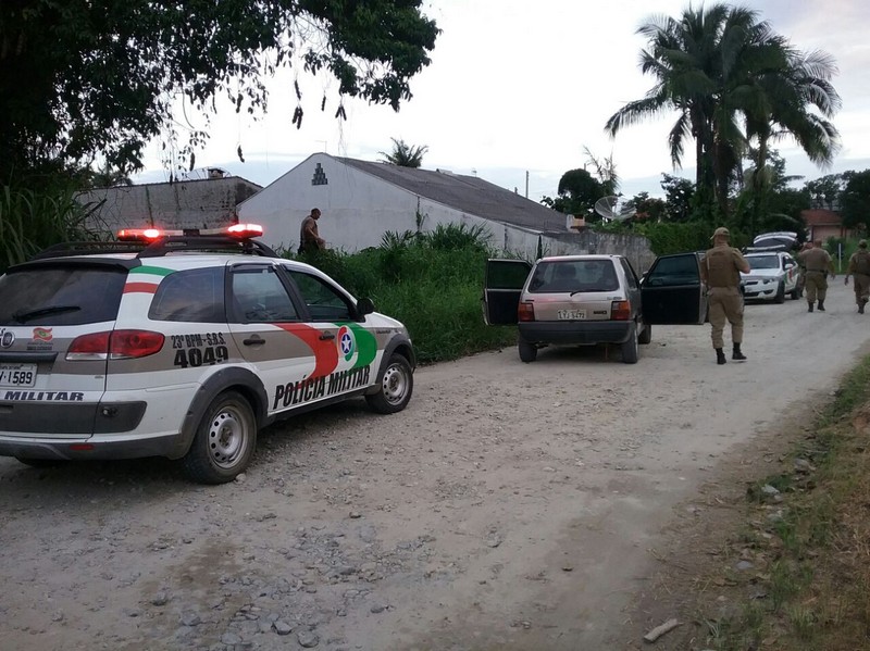 Suspeitos de outros furtos sao presos apos arrombarem residencia 6