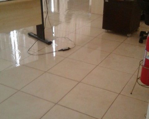 falha estrutural compromete o predio da Camara de Vereadores de Itapoa 02