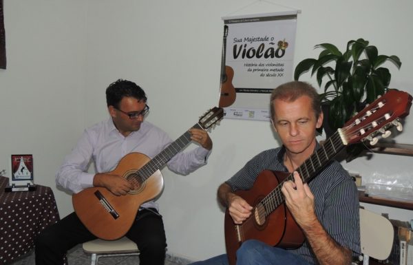 Escola de Música Tocando em Frente apresenta Sua Majestade, o Violão 01