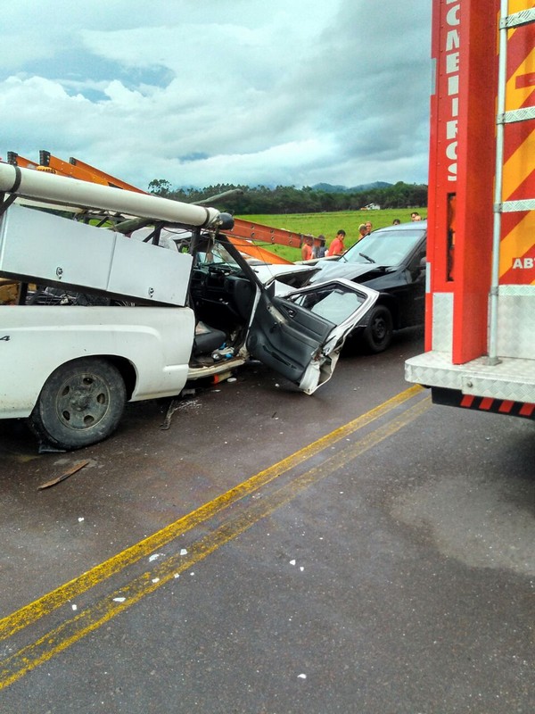 Grave acidente bloqueia rodovia SC-416 na divisa entre Guaratuba (PR) e Garuva 01