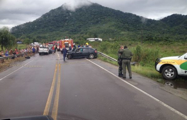 Grave acidente bloqueia rodovia SC-416 na divisa entre Guaratuba (PR) e Garuva 04