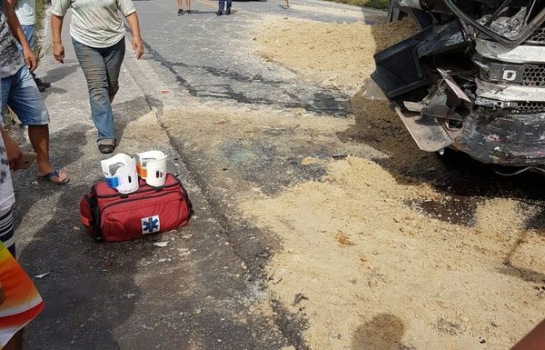 Caminhoneiro morre apos colisao frontal entre entre caminhoes na SC-416 07