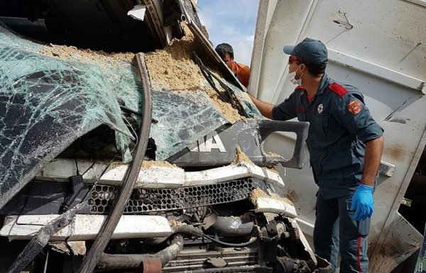 Caminhoneiro morre apos colisao frontal entre entre caminhoes na SC-416 08