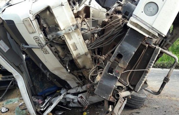 Caminhoneiro morre apos colisao frontal entre entre caminhoes na SC-416 20