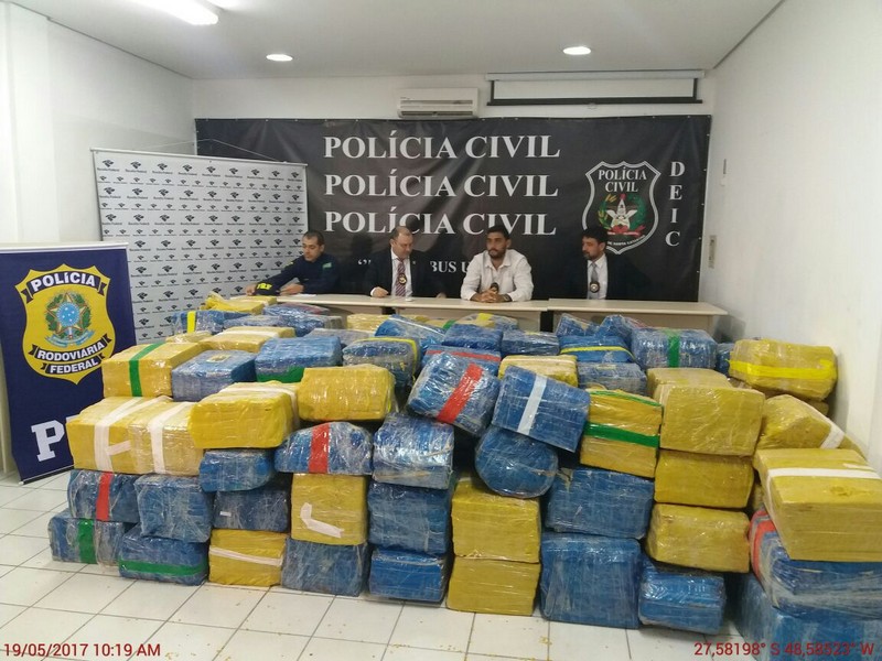 Carga de maconha avaliada em RS 5 milhoes e apreendida em garuva