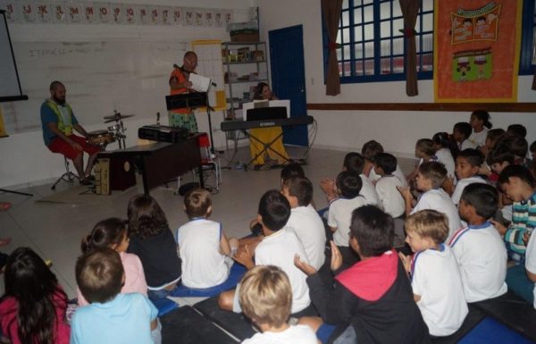 PG 12 e 13 -05- Projeto Sarau LEGENDA Escola João Monteiro Cabral - CRÉDITOS Sarau Trio -Divulgação