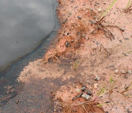 Vazamento de petroleo ainda nao compromete o abastecimento de agua em Itapoa 2