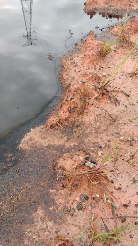 Vazamento de petroleo ainda nao compromete o abastecimento de agua em Itapoa 2