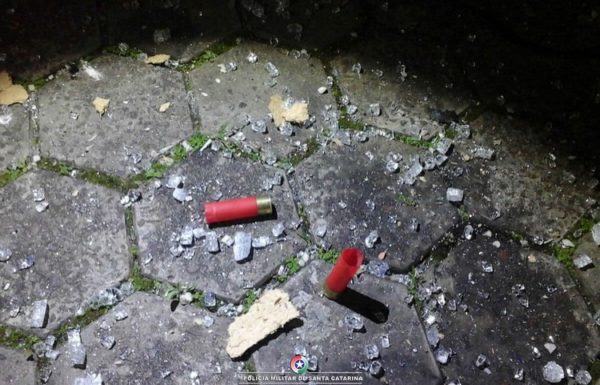 Bandidos fortemente armados explodem agencia do Banco do Brasil em Itapoa 2