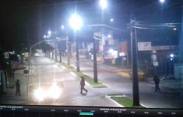 Bandidos fortemente armados explodem agencia do Banco do Brasil em Itapoa 6