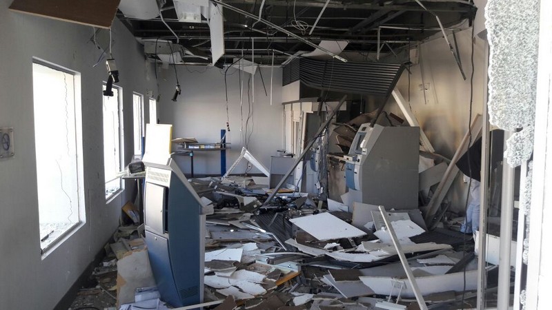 Bandidos fortemente armados explodem agencia do Banco do Brasil em Itapoa 7