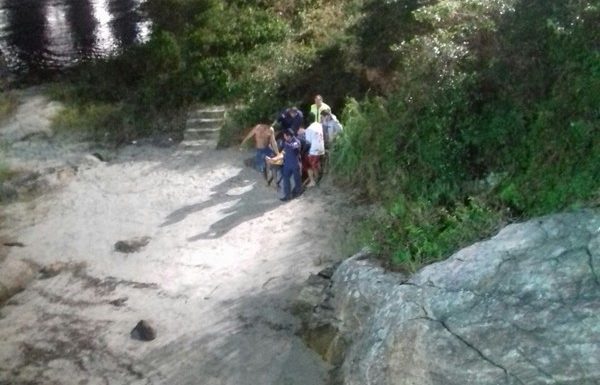 Bombeiros de Itapoa resgatam homem que caiu de deck turistico 4