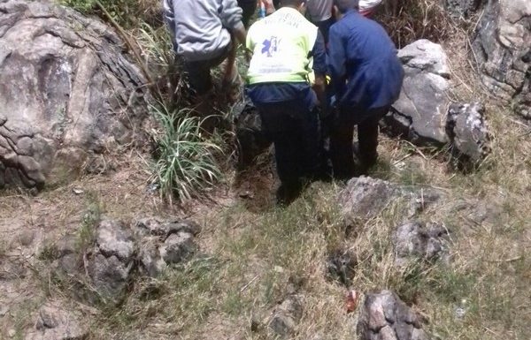 Bombeiros de Itapoa resgatam homem que caiu de deck turistico 7