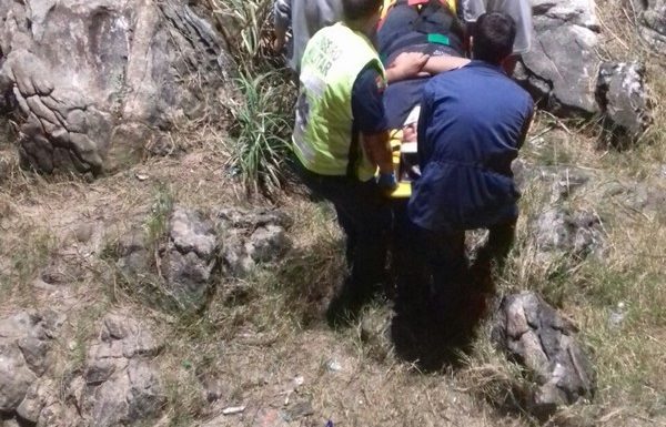 Bombeiros de Itapoa resgatam homem que caiu de deck turistico 8