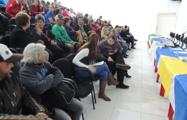 Comunidade debate situacao dos animais de rua em Itapoa 04