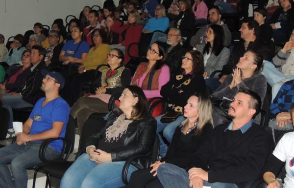Comunidade debate situacao dos animais de rua em Itapoa 11