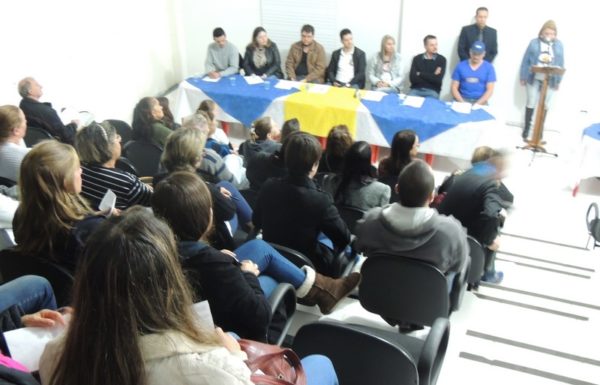 Comunidade debate situacao dos animais de rua em Itapoa 23