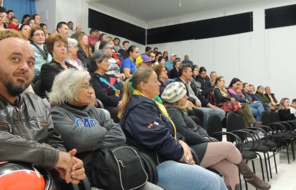 Comunidade debate situacao dos animais de rua em Itapoa 24