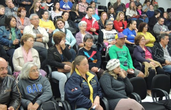 Comunidade debate situacao dos animais de rua em Itapoa 27