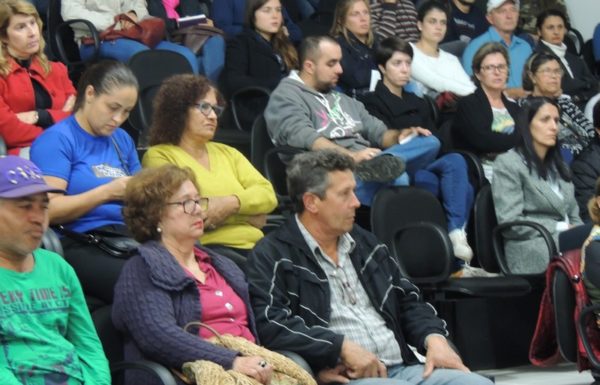 Comunidade debate situacao dos animais de rua em Itapoa 28