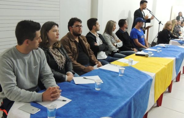 Comunidade debate situacao dos animais de rua em Itapoa 30