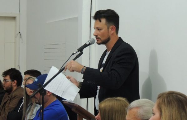 Comunidade debate situacao dos animais de rua em Itapoa 54