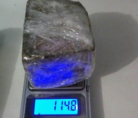 Ocorrencias de trafico de drogas e apreensao de armas sao atendidas pela PM em Itapoa 04