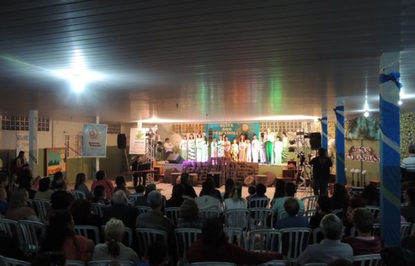 Apresentacoes culturais encantam na primeira noite do evento Mais que Morador 01