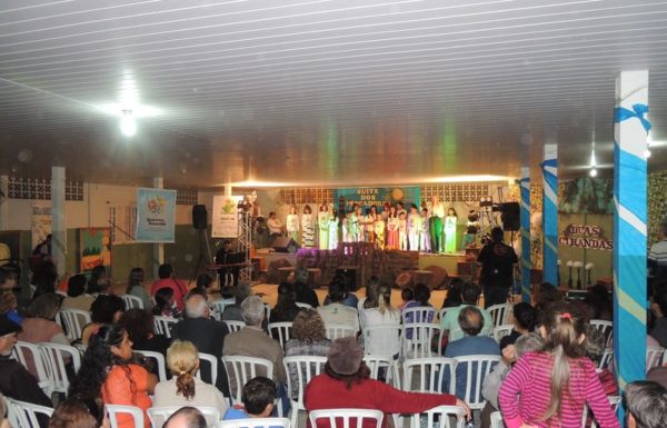 Apresentacoes culturais encantam na primeira noite do evento Mais que Morador 02